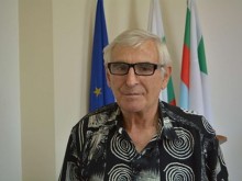 Пенсионер дари 4000 спестени лева за болни деца