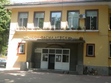 Учител по музика снимал какво правят в тоалетната негови ученички