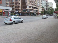 Пловдивски полицаи спряха в нарушение, за да похапнат дюнерчета