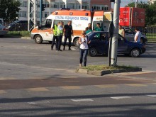 Ексклузивно: Мъж е откаран в болница с кървяща рана след катастрофа в Пловдив!