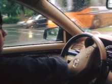 Снимки в нета на голобрад ученик зад волана втрещиха пловдивска майка