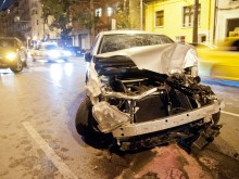 Трима в болница след катастрофа с дипломатическа кола 