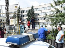Кървавата саморазправа между съученици била заради момиче?