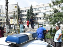 Разминаване между свидетели и камери за нападението с нож край 23-то СОУ