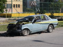 Преди фаталния удар: Старият "Опел" навлязъл с висока скорост на кръгово, шофьорът криволичел по Ягодовско шосе