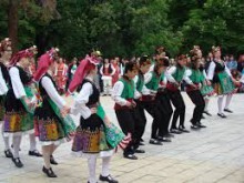 Фолклорен празник "Завило се вито хоро" за Петровден в "Южен"