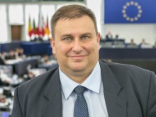 Наш евродепутат е блокиран на летището в Измир след атентата в Истанбул