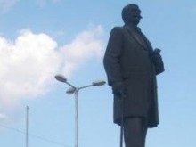 Показват стъкленицата със сърцето на Иван Вазов