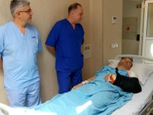 Чудо: Мъжът с пришитата ръка вече движи пръстите си!