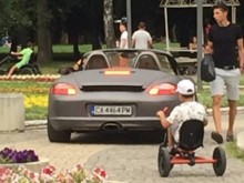Шофьорът на поршето, препускало из парка: Бях по работа