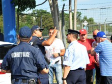 Пострадали при боя заради "Нощните вълци": Задържаха ни заради плакати 