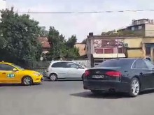 Над закона ли са господата с лъскави и мощни автомобили в Пловдив?