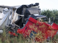 Пловдивската полиция обяви каква е причината за фаталната катастрофа между двата камиона!