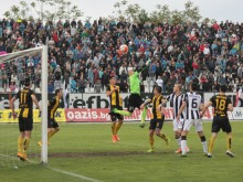 Ударно начало! Ботев срещу Локо в Бургас