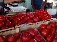 НСИ: Храни и напитки поевтиняват, алкохол и цигари поскъпват