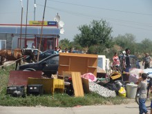 Общината ще пази вещите на ромите от бутнатите незаконни къщи