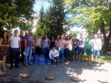 Подариха минерална вода на пловдивчани за освежаване в жегата