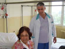 Ето я жената, чиято ръка бе спасена от ампутация в Пловдив