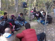 12 мигранти без документи са задържани на границата с Турция