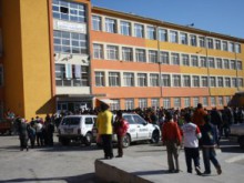 Поискаха главата на директорката на пловдивско училище