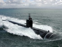 Ядрена подводница се блъсна в товарен кораб 
