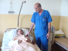 Мъжът с уникалната операция в Пловдив се наранил, докато опитвал да ремонтира покрива на съседка