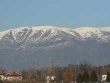 Сняг вали на прохода Рожен