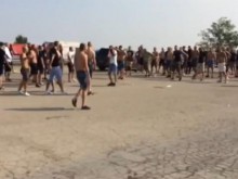Бой между фенове на Локо и Ботев на магистралата, един е в болница
