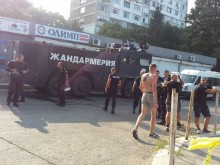 Бургаската жандармерия приготви водно оръдие за феновете
