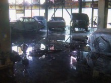 Пожар унищожи 4 автомобила в шоурума на бившия кмет на Хасково