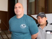 Затвор за дилър, захапал пръста на полицай