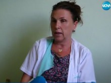 Отнеха бебето от майката, която го изостави само в кола на паркинг 