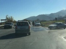Патрулка под дебела сянка дебне на пътя Пловдив-Асеновград