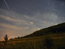Красиво! Вижте интензивния метеоритен дъжд над страната ни!