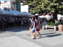 Прохладното време напълни Главната в Пловдив
