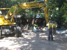 Разширяват паркинг в центъра