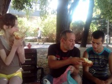 Болен баща остана на улицата с двете си деца, нуждае се спешно от инсулин