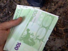 История с фалшиви 500 евро, куче лабрадор и арест накрая