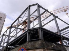 Държавата безсилна срещу незаконното надстрояване на хотел на Ветко