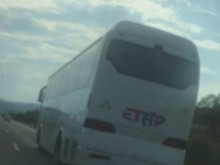Автобус, пълен с пътници, фучи по "Хемус" със 130 км/ч