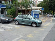 Вие преценете колко нарушения има в това паркиране