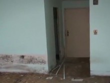 Собственици на апартаменти са били ограбени, а имотите им са тотално разбити