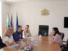 Кунева подписа заповедите за ваканциите и датите за матурите