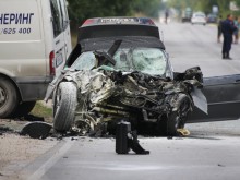26-годишен с "БМВ" причинил тежката катастрофа край Цалапица! Рязаха ламарини, за да извадят пострадалите