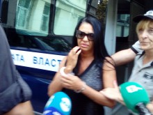 Сълзите на Анита не трогнаха съда: Остава в ареста