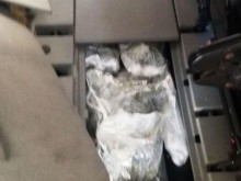 Семейство с две деца опита да внесе контрабандно близо 3 кг марихуана