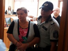 Детската учителка, довършила мъжа си с коктейл от бира и ракия, остава в ареста