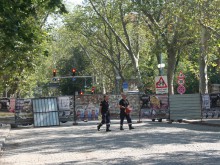 Повече време без коли в участъка край изгорелите складове по ул. "Иван Вазов"