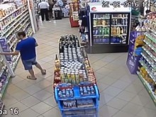 Пловдивчанин влезе в магазин и остана без заплатата си! Видео разкри причината!