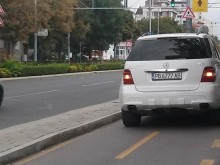 Добре облечена госпожа с мощен джип: На никого не преча и съм за малко!